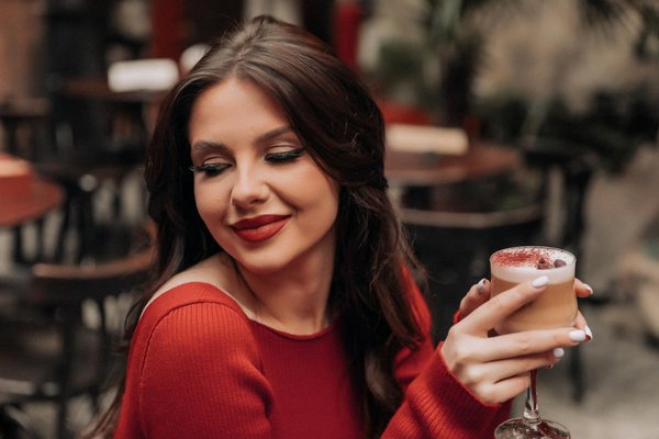 What are the best practices for organizing your closet for easy outfit selection?