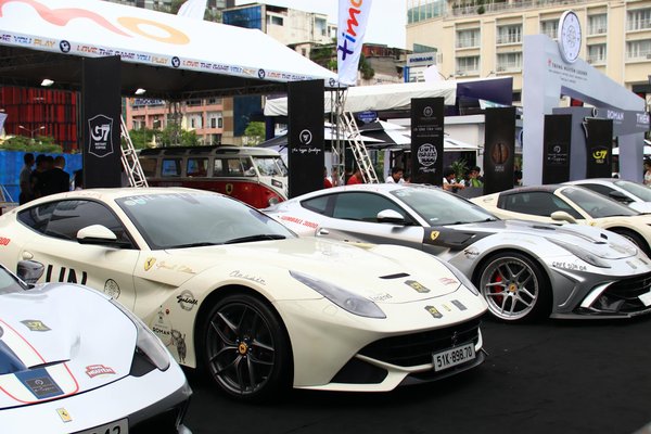 How can I create an effortless chic look for everyday wear?