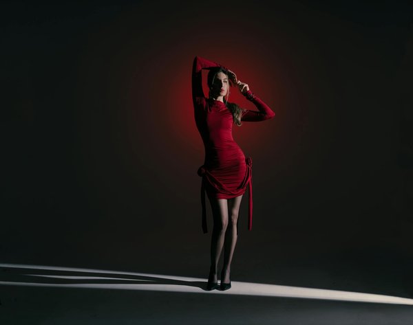 What are the essential items for creating a versatile holiday wardrobe?